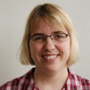 Frau kurze blonde Haare